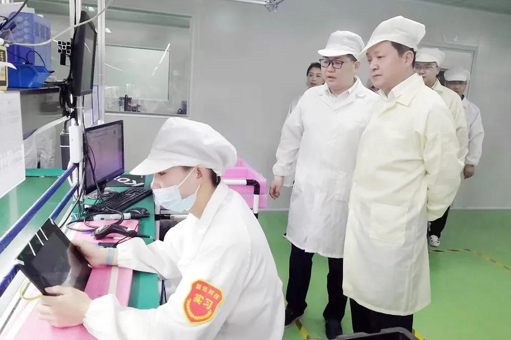 王玉祥看望慰问五一假期加班员工.jpg